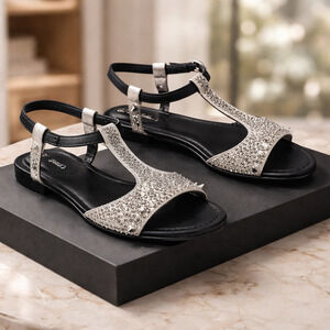 NIB Breckelle's Deena-01Flat Studded T-Strap Sandals Size 7